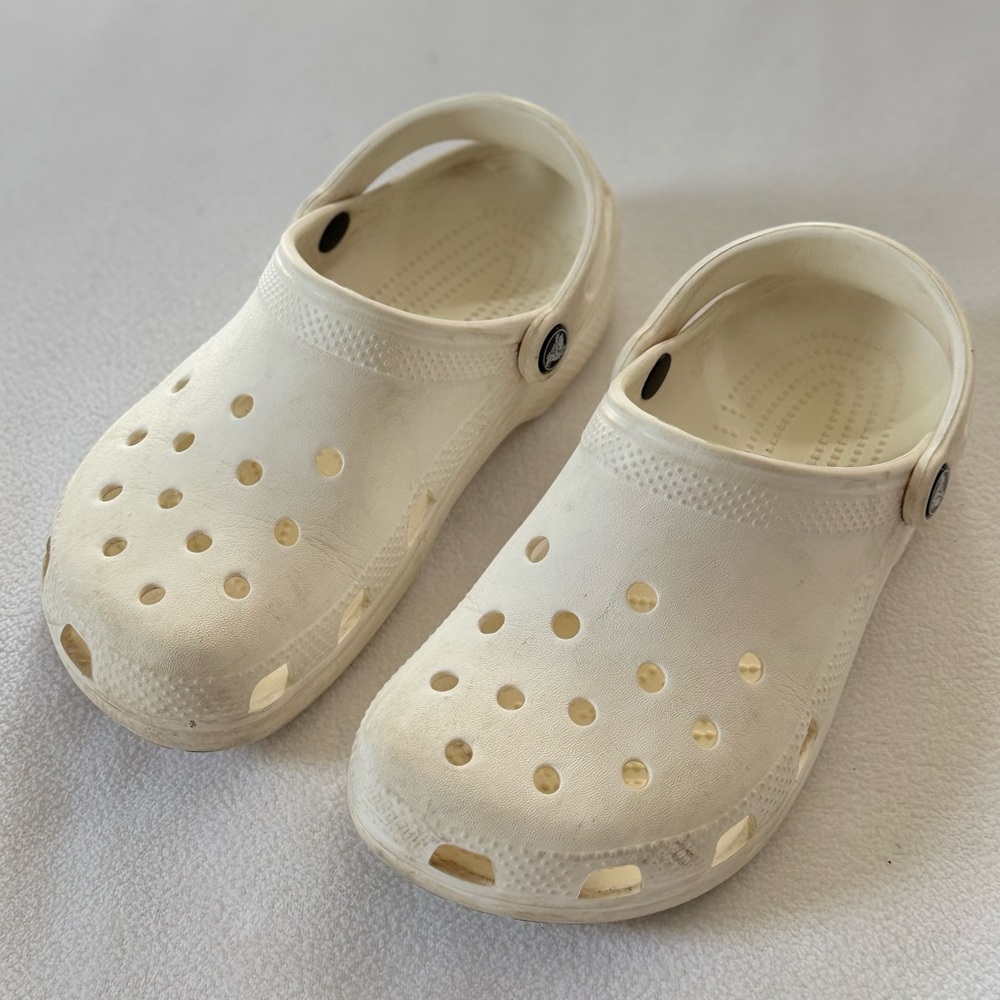 CROCS Classic White Clogs Men’s 5 & Women’s 7
